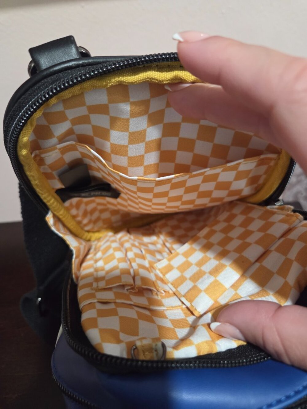 One piece box lunch crossbody - Picture 8 of 13